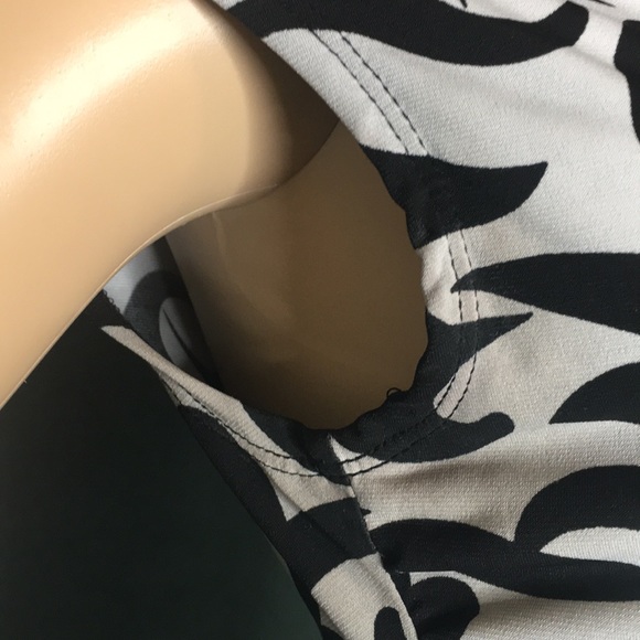 ♥️SOLD♥️Size 8 Stunning Dress on Hourglass Figure! - Picture 6 of 8